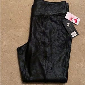 Rock and Republic Black Coated Crackle Leggings